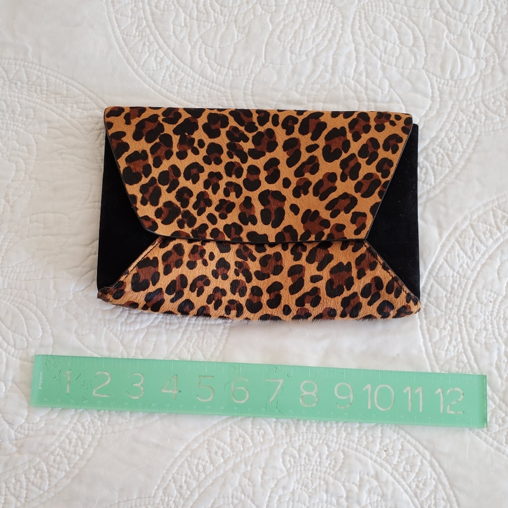 Leopard clutch